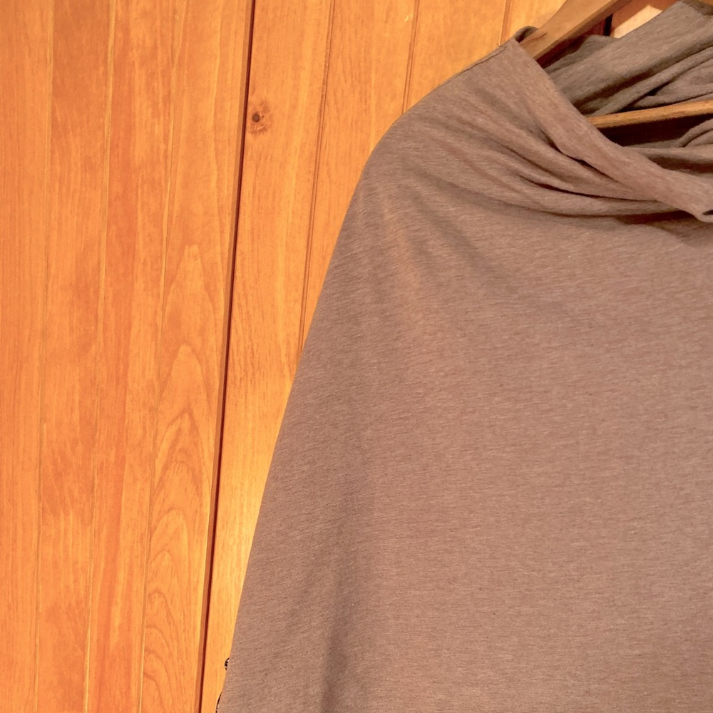 Poncho - Picture 5 of 5